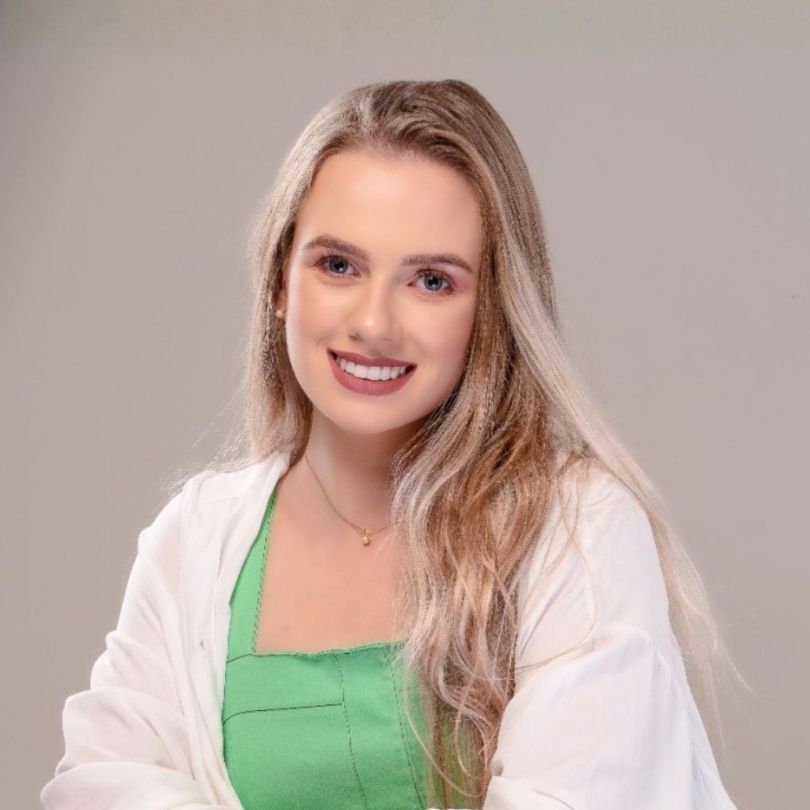 Juliana Kivel<br/><b>✓ تمت الموافقة على QABA</b>